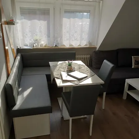 Apartmán Zentral Gelegen Mit 3 Schlafzimmern, U-bahn, Wlan *